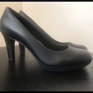 Clarks Women’s Size 9 Heels